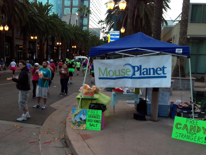 The nice people from MousePlanet handing out food (photo originally found on MousePlanet, credit:  Tony Phoenix.